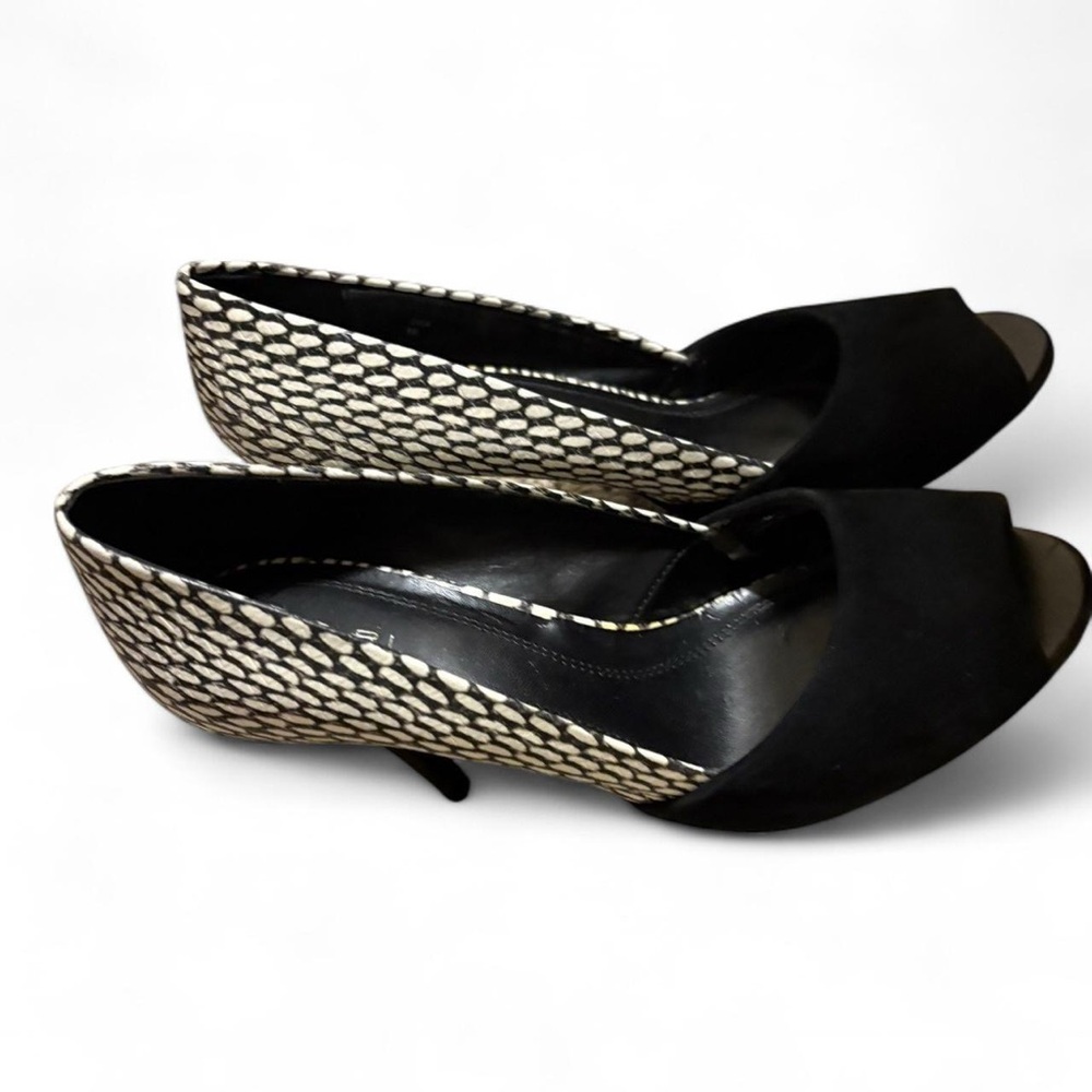 Tahari Black and Cream Elegant Heels